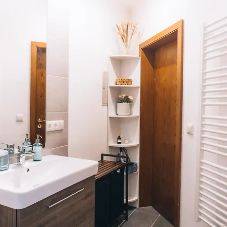 Raum Life - Loftwohnung Am Park Apartment